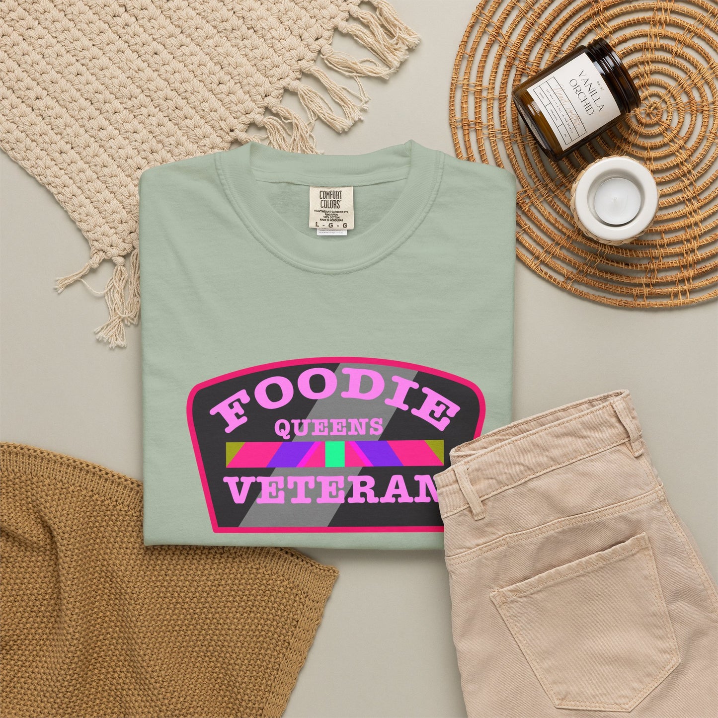 L.O.E.F Foodie Veteran QUEENS Unisex Tee Shirt (Pink)
