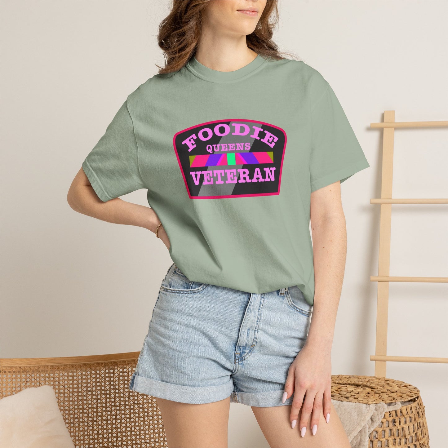 L.O.E.F Foodie Veteran QUEENS Unisex Tee Shirt (Pink)
